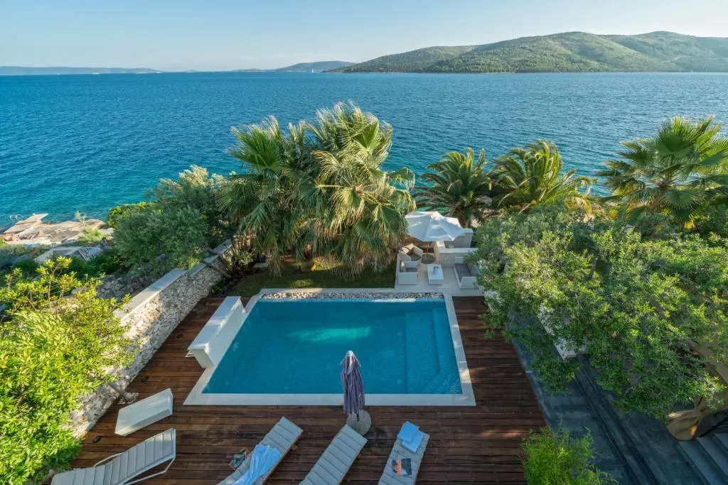 Luxury Beachfront Villa Sunshine Trogir with private heated pool and sauna at the beach in Trogir - Seget Vranjic, Trogir, Croaţia
