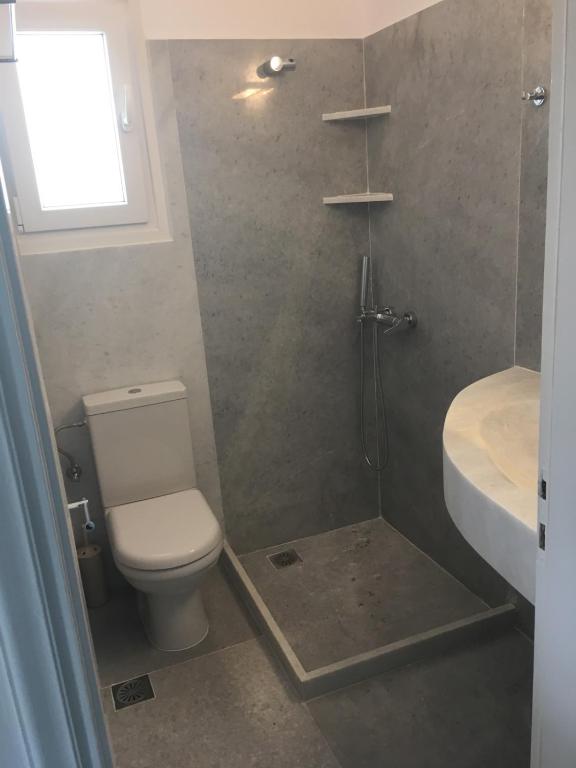 Kúpeľňa v ubytovaní Moschoula Studios