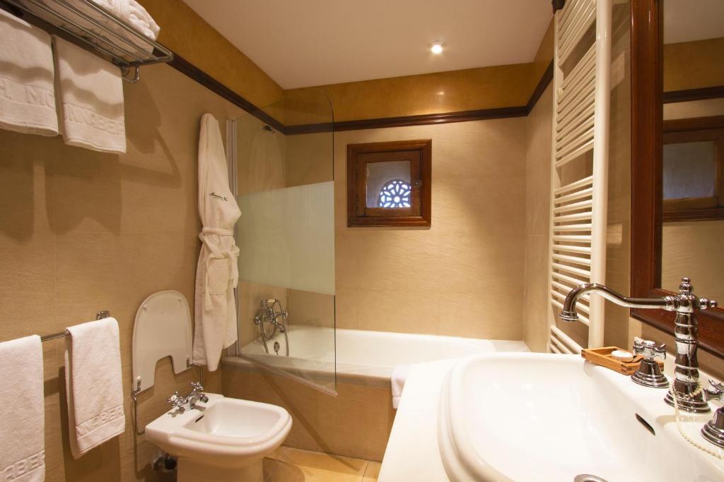 Koupelna v ubytování Monnaber Nou Finca Hotel & Spa