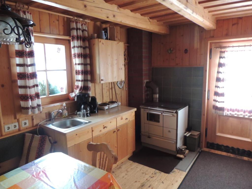 Kuchyňa alebo kuchynka v ubytovaní Winklhütte