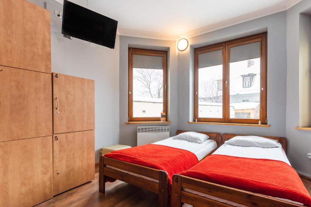Posteľ alebo postele v izbe v ubytovaní Top Hostel Pokoje Gościnne