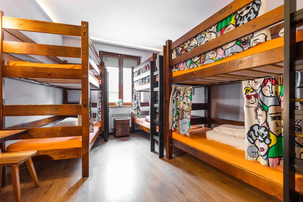 Posteľ alebo postele v izbe v ubytovaní Top Hostel Pokoje Gościnne