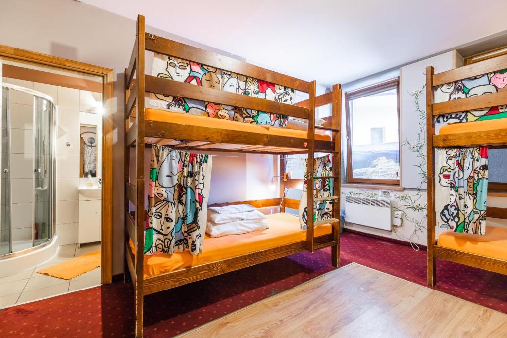 Posteľ alebo postele v izbe v ubytovaní Top Hostel Pokoje Gościnne