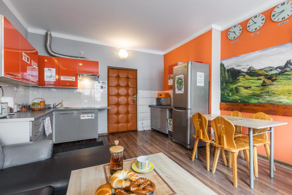 Kuchyňa alebo kuchynka v ubytovaní Top Hostel Pokoje Gościnne