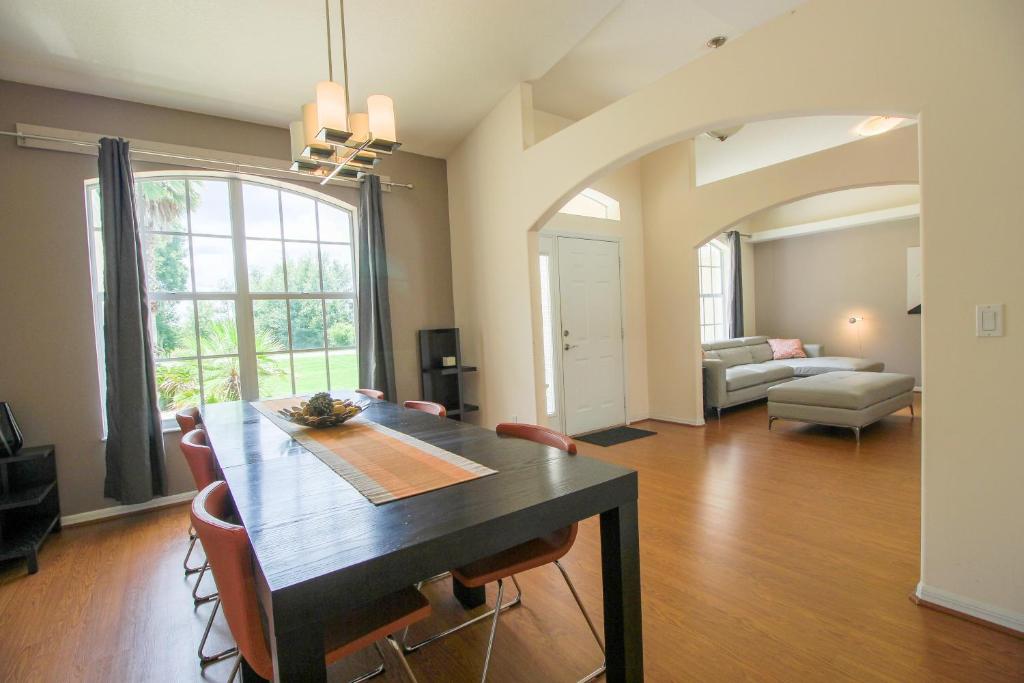 Spacious modern pool home, Family & Golf trips - 4727 home - Appartement De Quatre Chambres