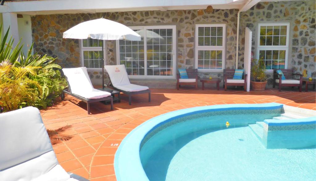 Бассейн в Marigot Palms Luxury Caribbean Apartment Suites или поблизости