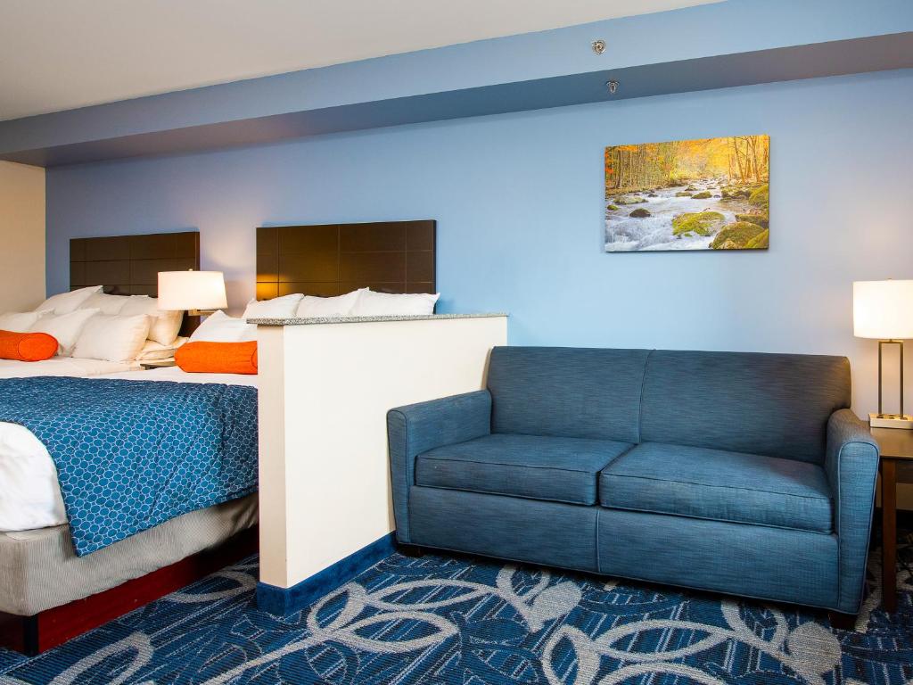 Country Cascades Waterpark Resort - Superior Family Room