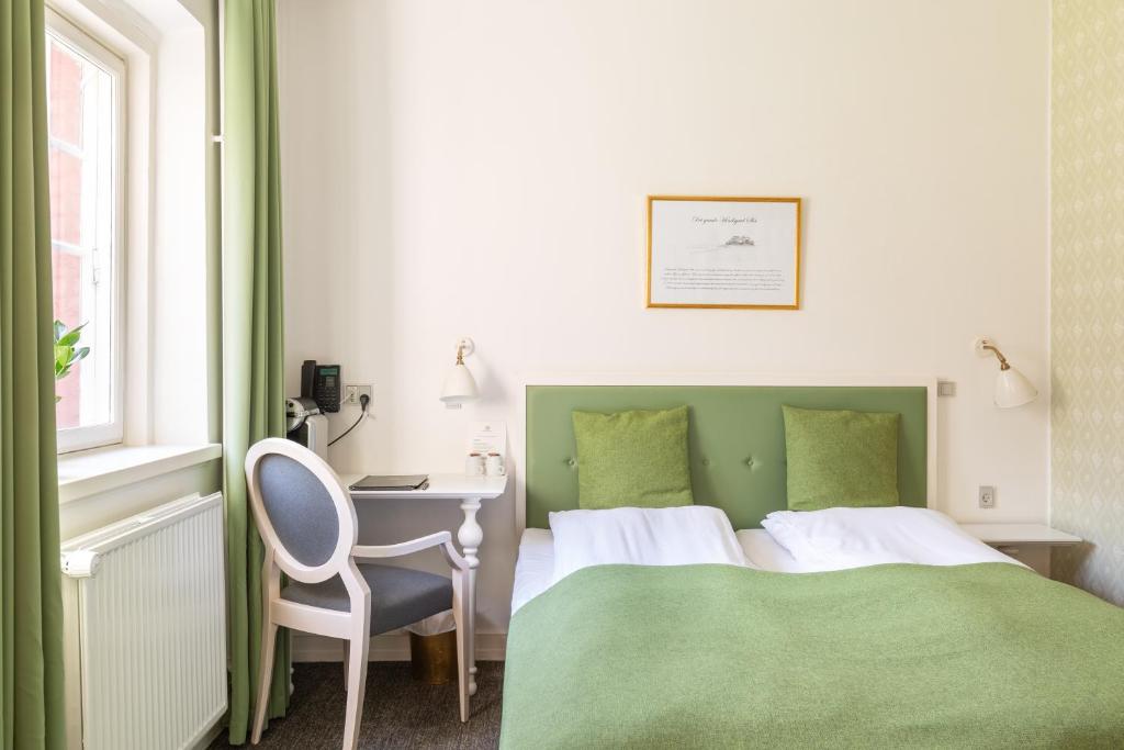 Postel nebo postele na pokoji v ubytování Hindsgavl Slot