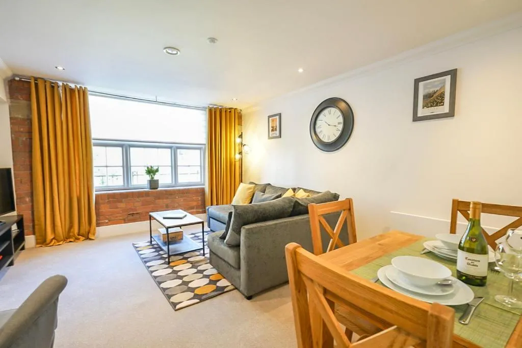 ChocoLets - The Henry Isaac suite, Avon Valley, United Kingdom
