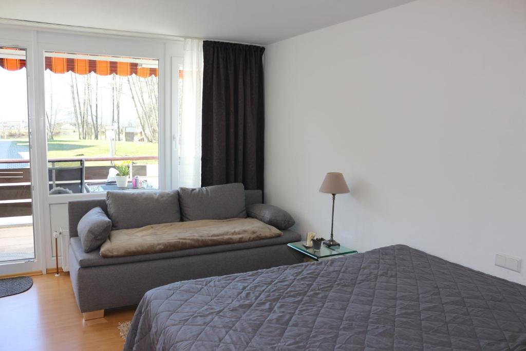 Postel nebo postele na pokoji v ubytování Rosenalm Scheidegg Apartment 256