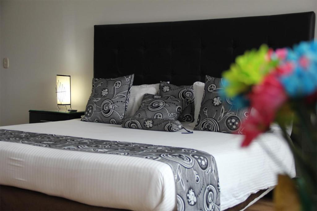 Postel nebo postele na pokoji v ubytování Hotel Santafe Real