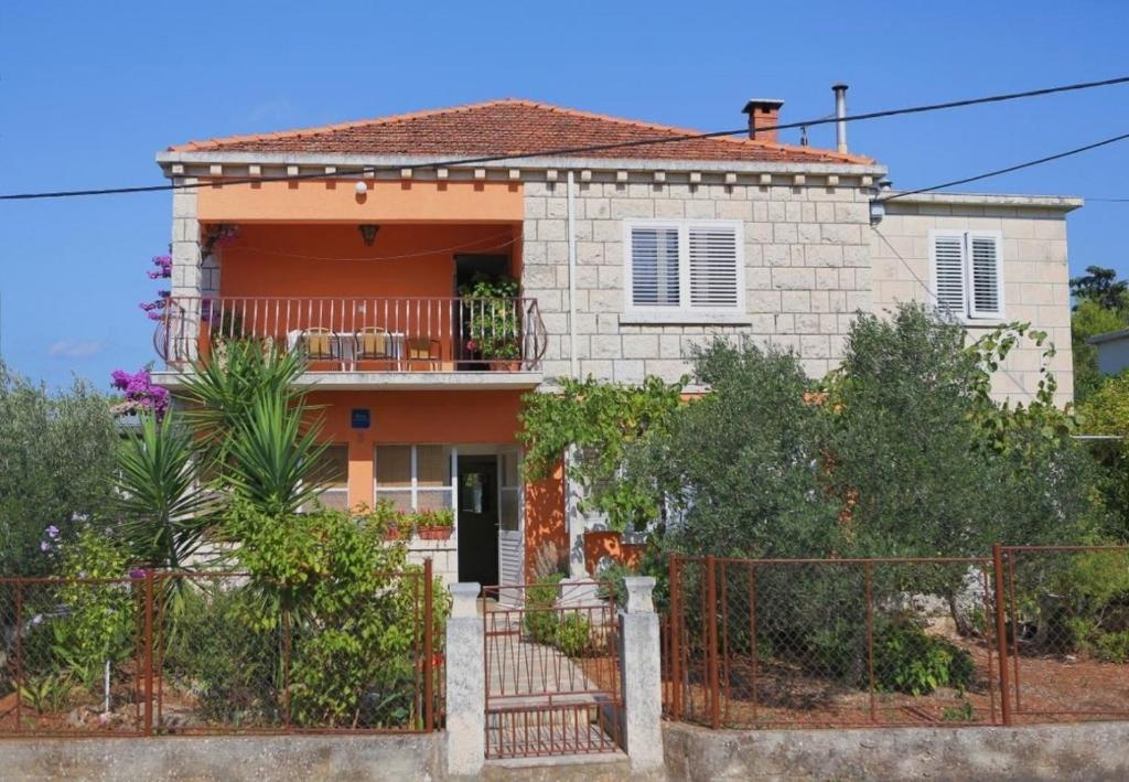 een huis met een hek ervoor bij Apartments Liza - 80 M from the sea in Korčula
