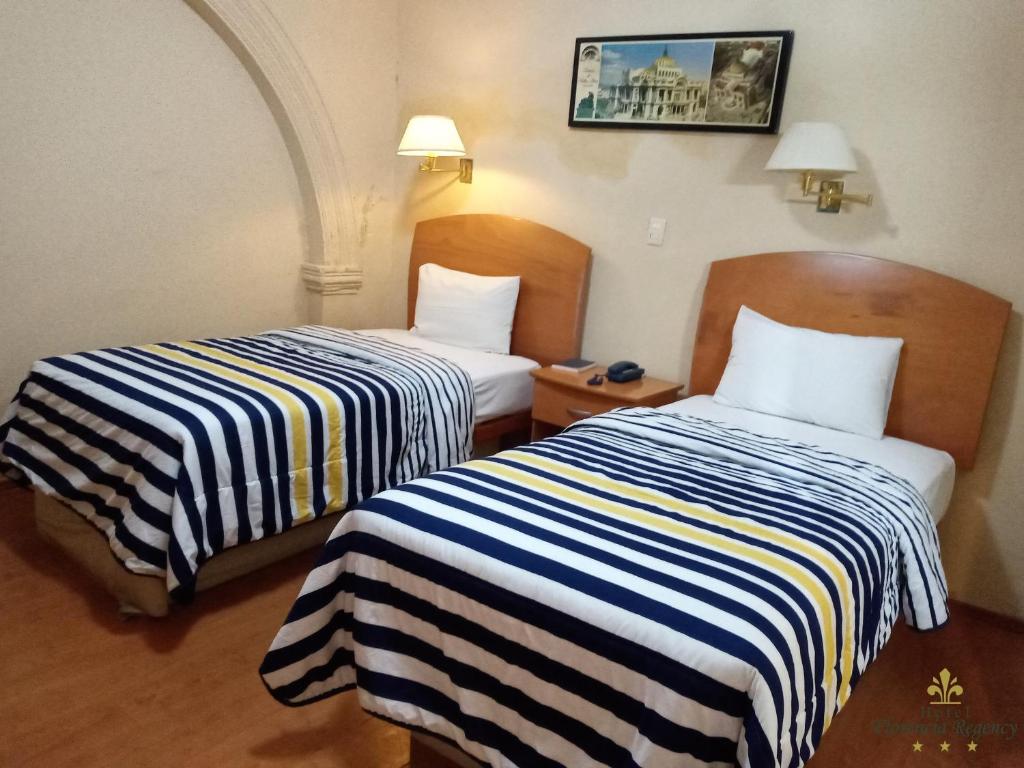 Postel nebo postele na pokoji v ubytování Hotel Florencia Regency