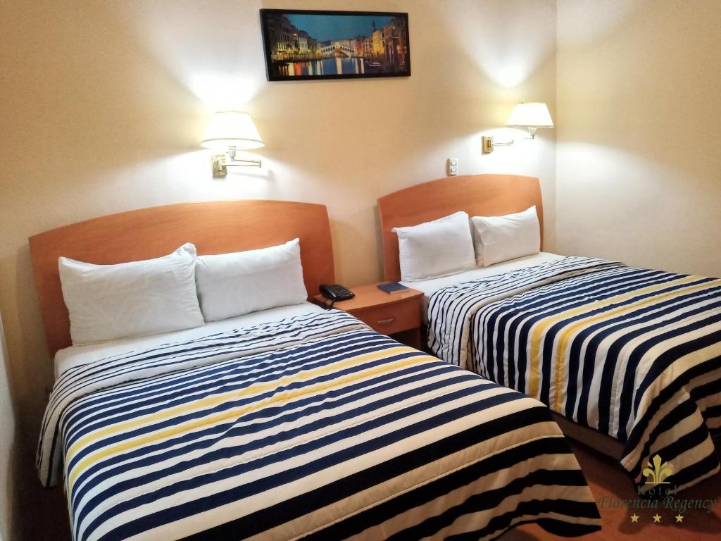 Postel nebo postele na pokoji v ubytování Hotel Florencia Regency
