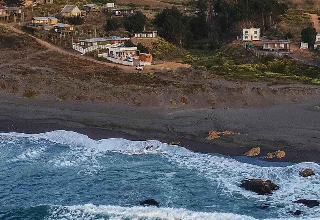 - une vue aérienne sur l'océan et la plage dans l'établissement Casa Estela del Mar, à Pelluhue