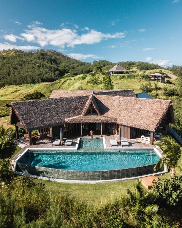 Bazén v ubytování Six Senses Fiji nebo v jeho okolí