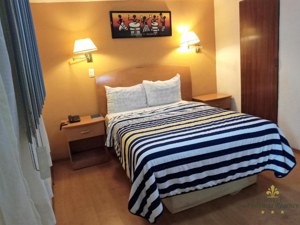Postel nebo postele na pokoji v ubytování Hotel Florencia Regency