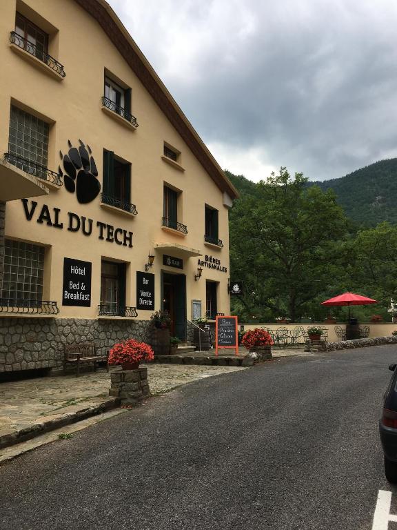 Nespecifikovaný výhled na hory nebo výhled na hory při pohledu z hotelu
