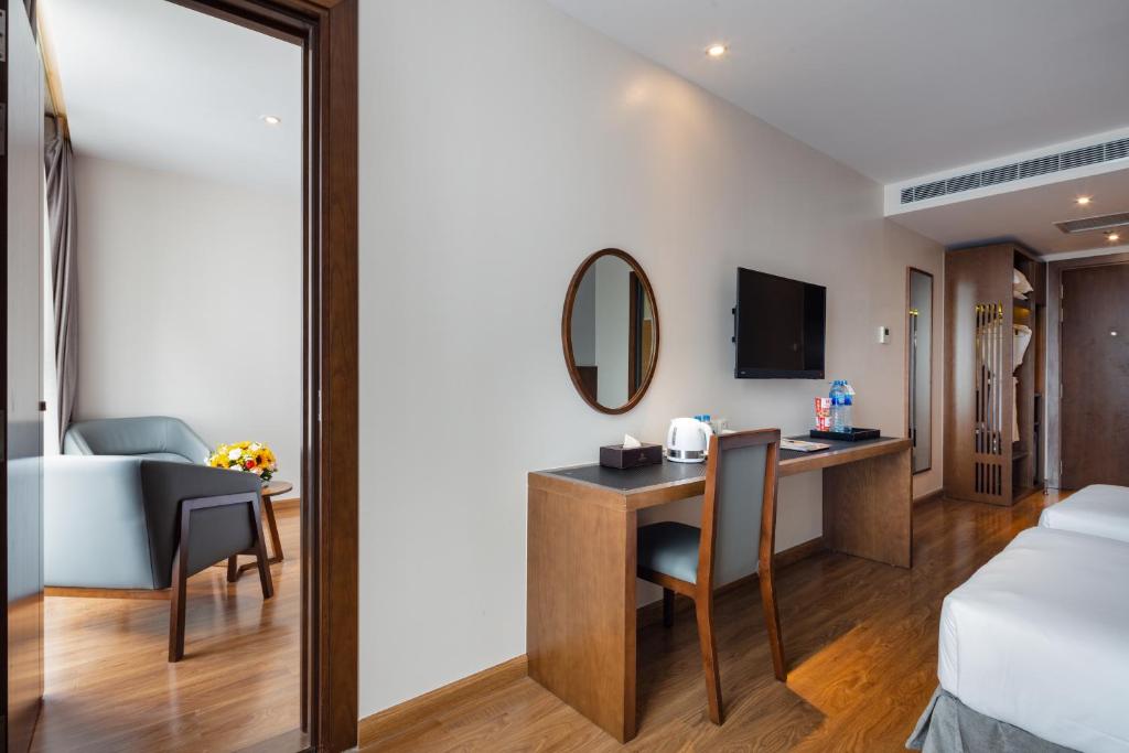 Giường trong phòng chung tại DTX Hotel Nha Trang