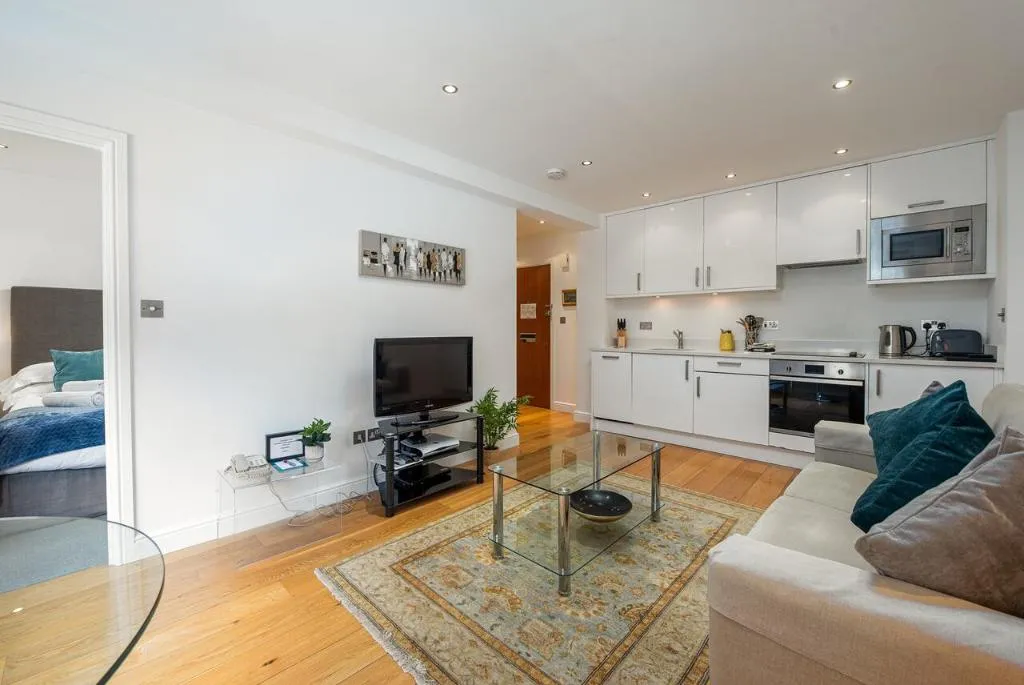 Apartment 305, Nell Gwynn House, Chelsea, Londra, Marea Britanie