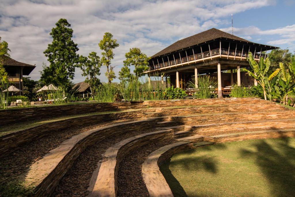 Un jardín fuera de Kirimaya Golf Resort Spa - SHA Plus Certified