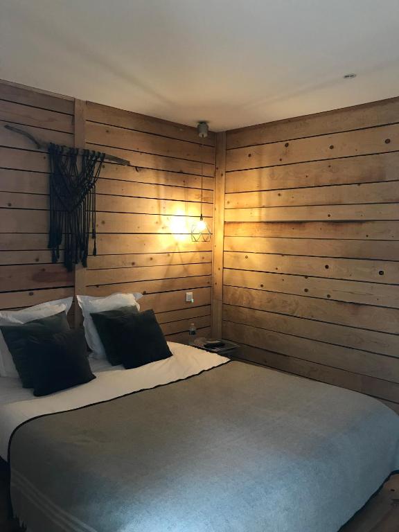 Postel nebo postele na pokoji v ubytování O Lodge