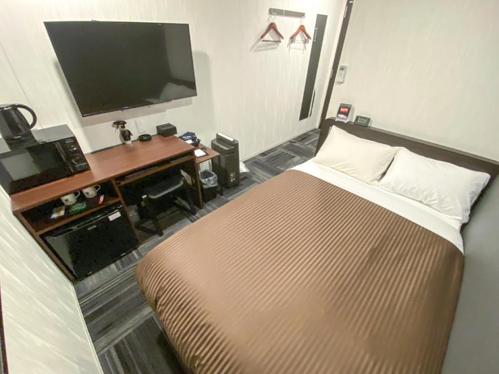Postel nebo postele na pokoji v ubytování HOTEL LiVEMAX Okayama Kurashiki Ekimae