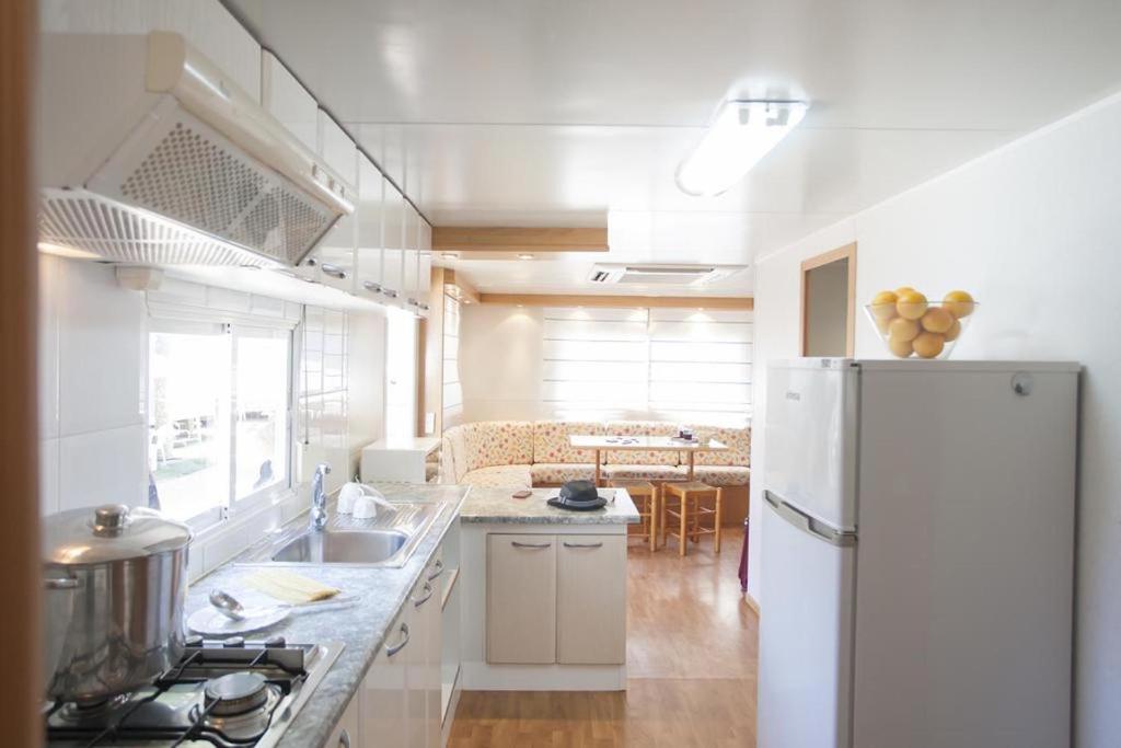Kuchyň nebo kuchyňský kout v ubytování Bungalow Vacances