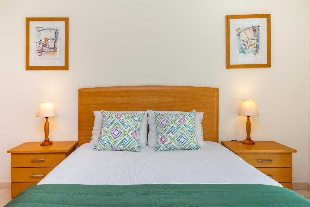 Ένα ή περισσότερα κρεβάτια σε δωμάτιο στο Faia BeachSide by Encantos do Algarve - 404