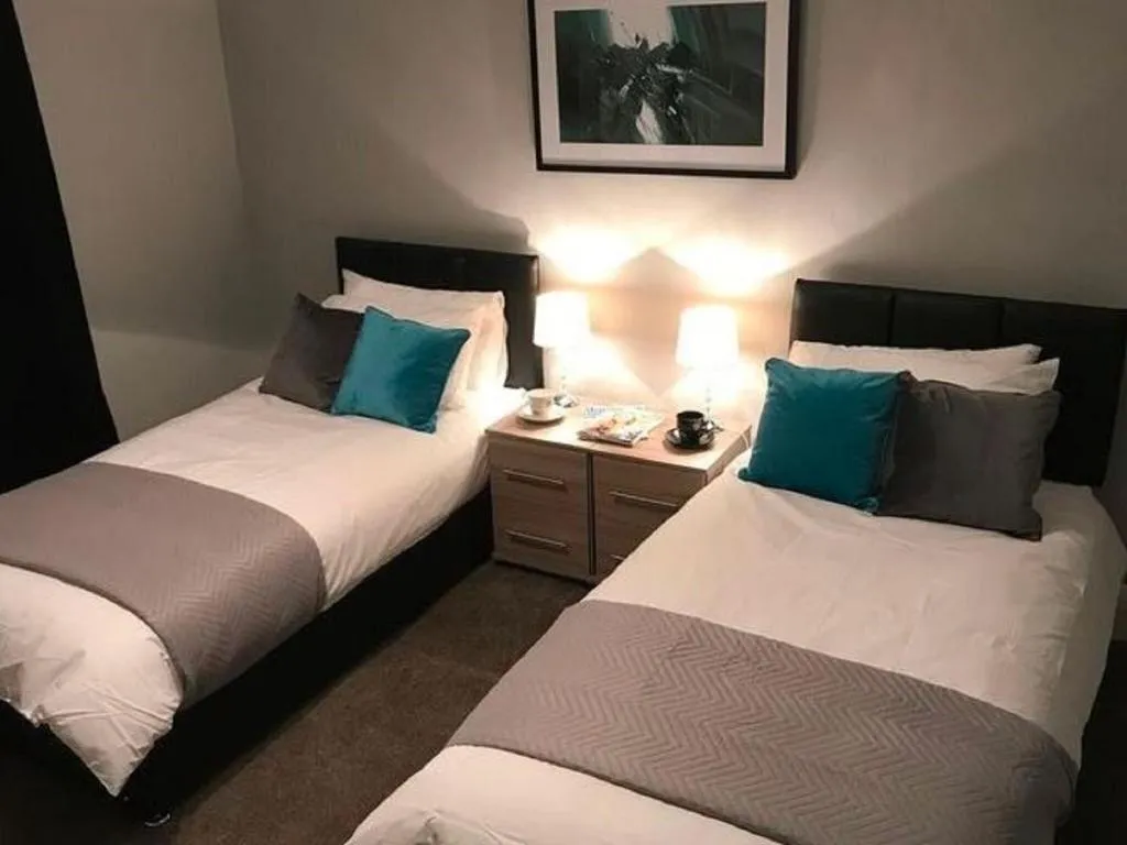 Chic Holiday Home in Manchester near Sheen Gardens, Manchester (CT), United Kingdom