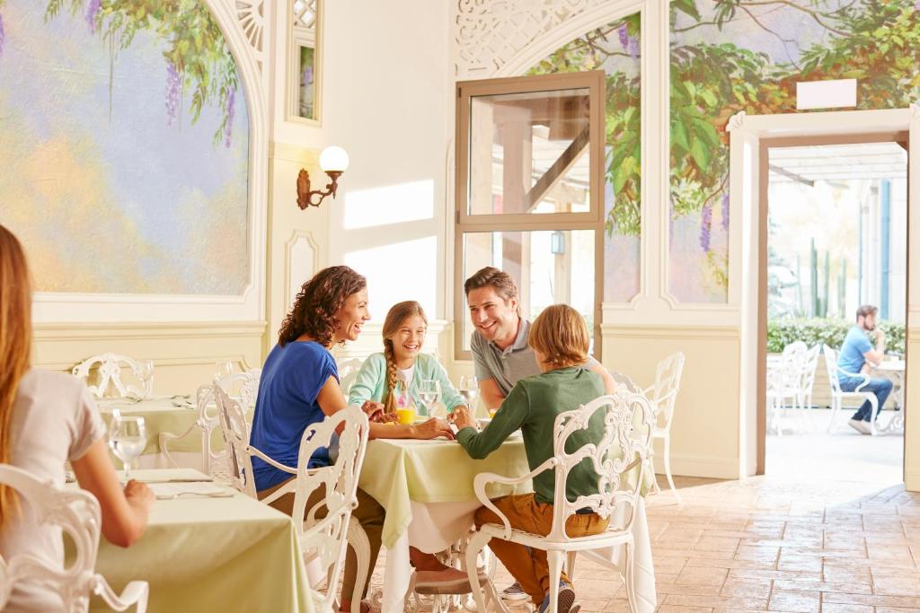 Clientes alojados en PortAventura Hotel Gold River - Includes unlimited access to PortAventura Park & 1 access to Ferrari Land