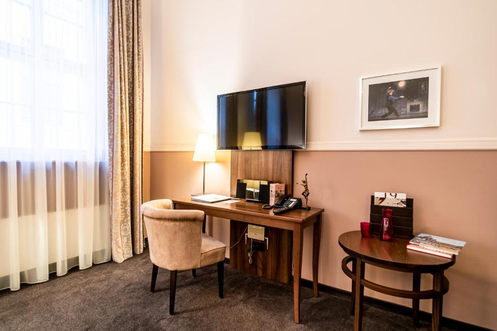 TV a/nebo společenská místnost v ubytování Aparthotel Am Schloss