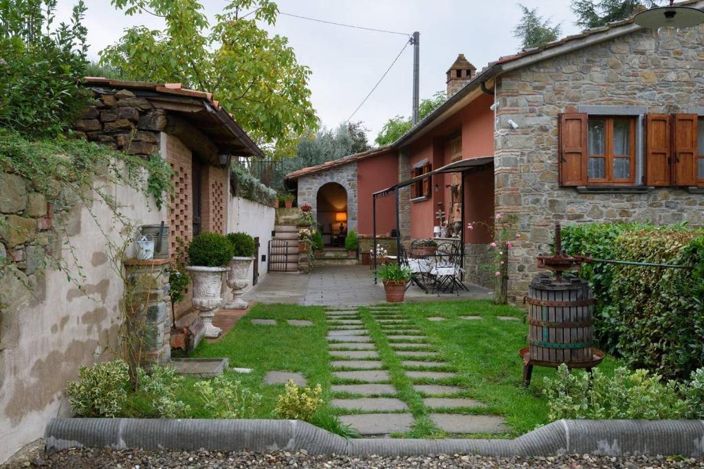 Vonkajšia záhrada v ubytovaní Podere Fusai
