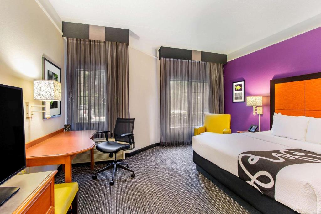 La Quinta by Wyndham Raleigh Durham Intl AP - Habitación Deluxe Con Cama Extragrande