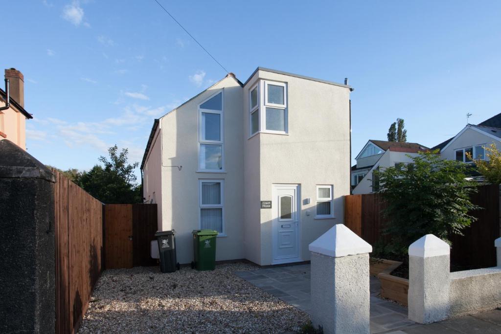 Apartment Superb Detached Coach House in Peaceful Location!, Cardiff