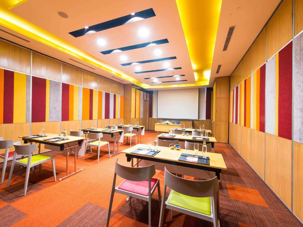 Posezení v ubytování ibis New Delhi Aerocity - An Accor Brand
