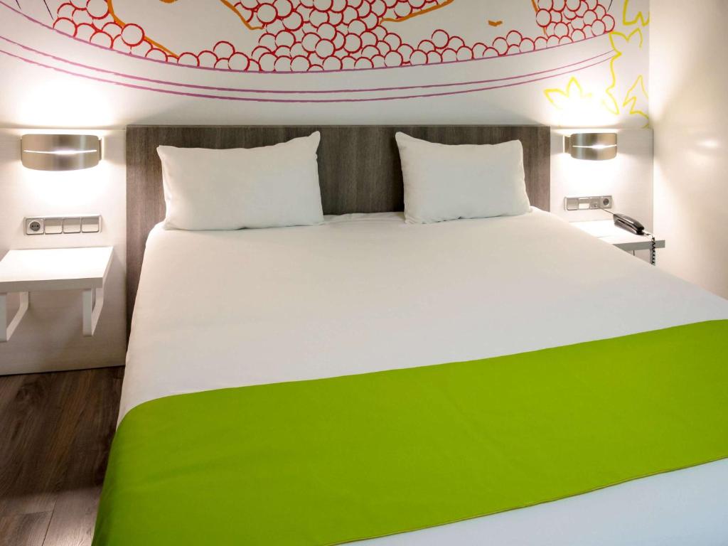 Posteľ alebo postele v izbe v ubytovaní Ibis Styles Madrid Prado