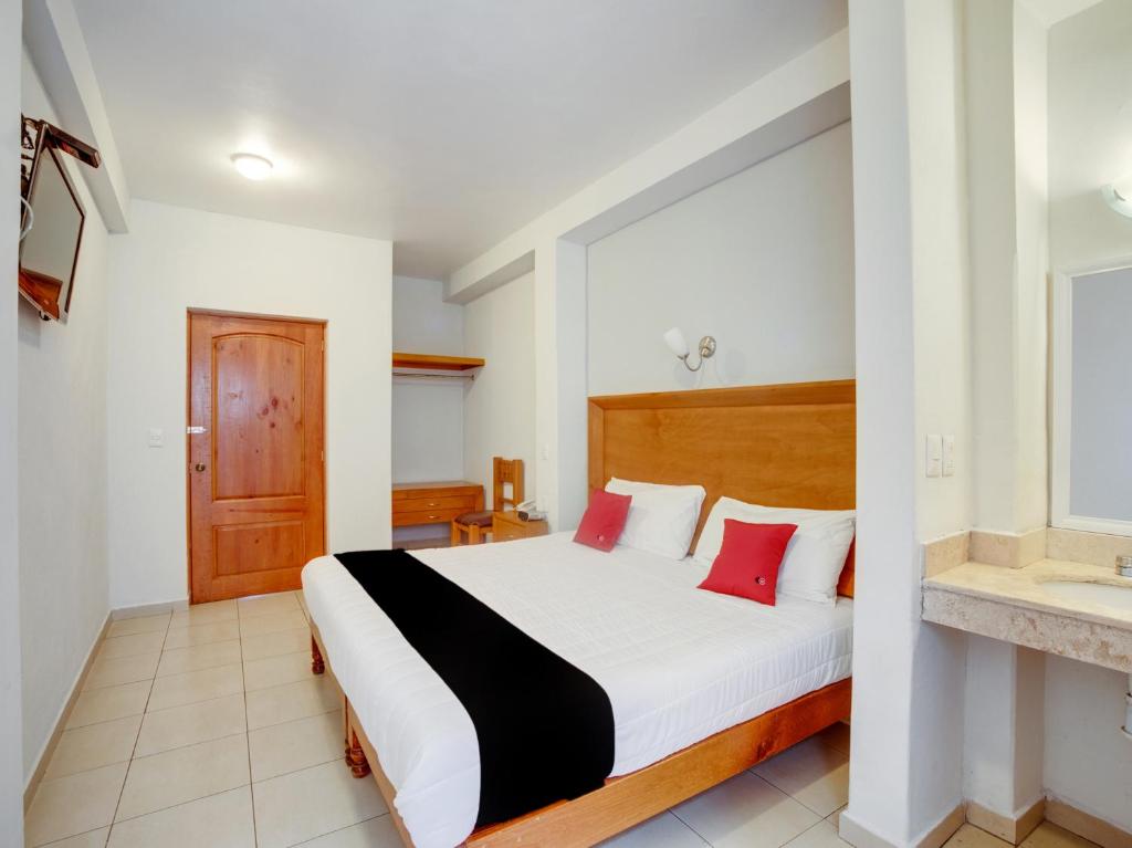 Postel nebo postele na pokoji v ubytování Hotel Patzcuaro