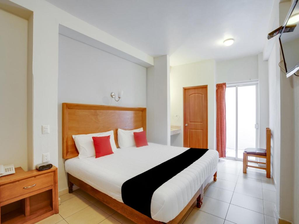 Postel nebo postele na pokoji v ubytování Hotel Patzcuaro