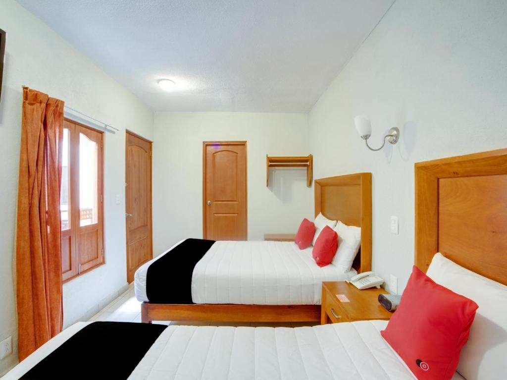 Postel nebo postele na pokoji v ubytování Hotel Patzcuaro