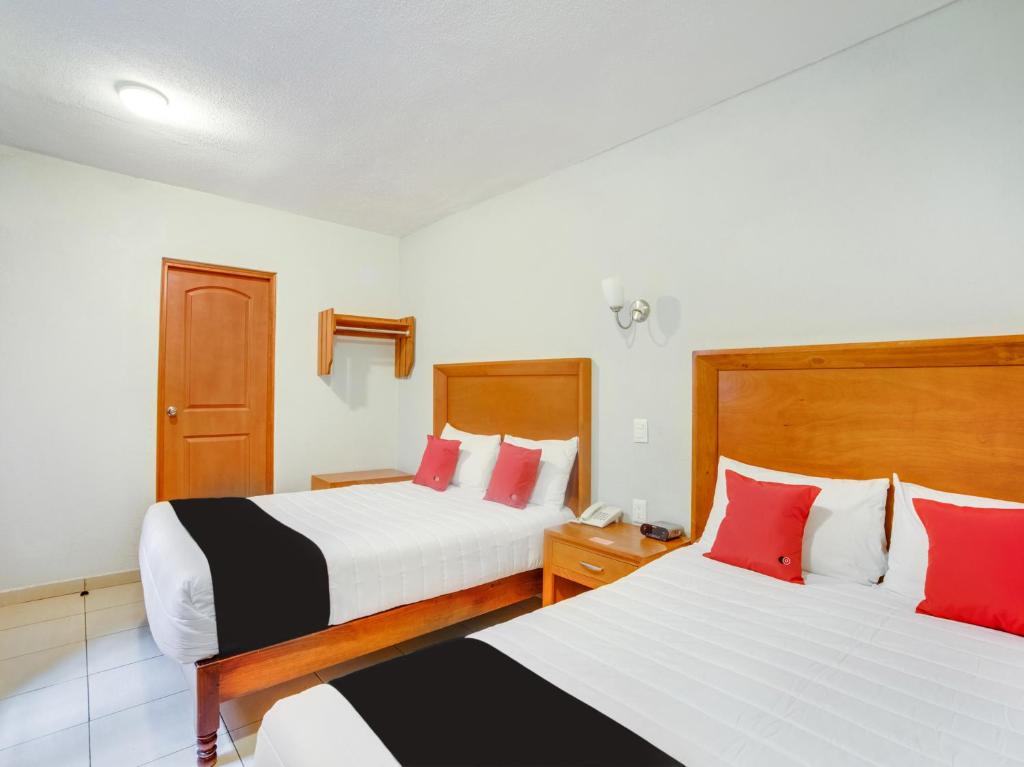 Postel nebo postele na pokoji v ubytování Hotel Patzcuaro