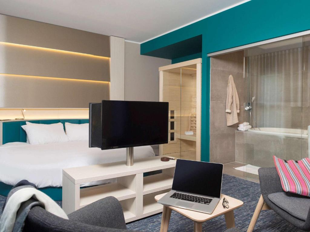 TV a/nebo společenská místnost v ubytování Ibis Styles Nivelles