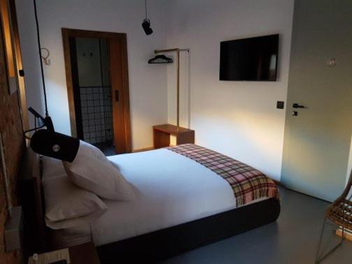 Postel nebo postele na pokoji v ubytování 13 suites