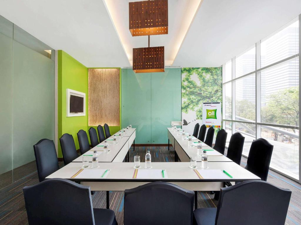 Zona business o sala conferenze di All Seasons Jakarta Thamrin