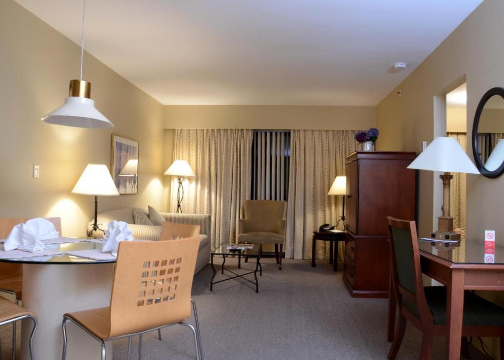 Rosellen Suites at Stanley Park - Resim 30