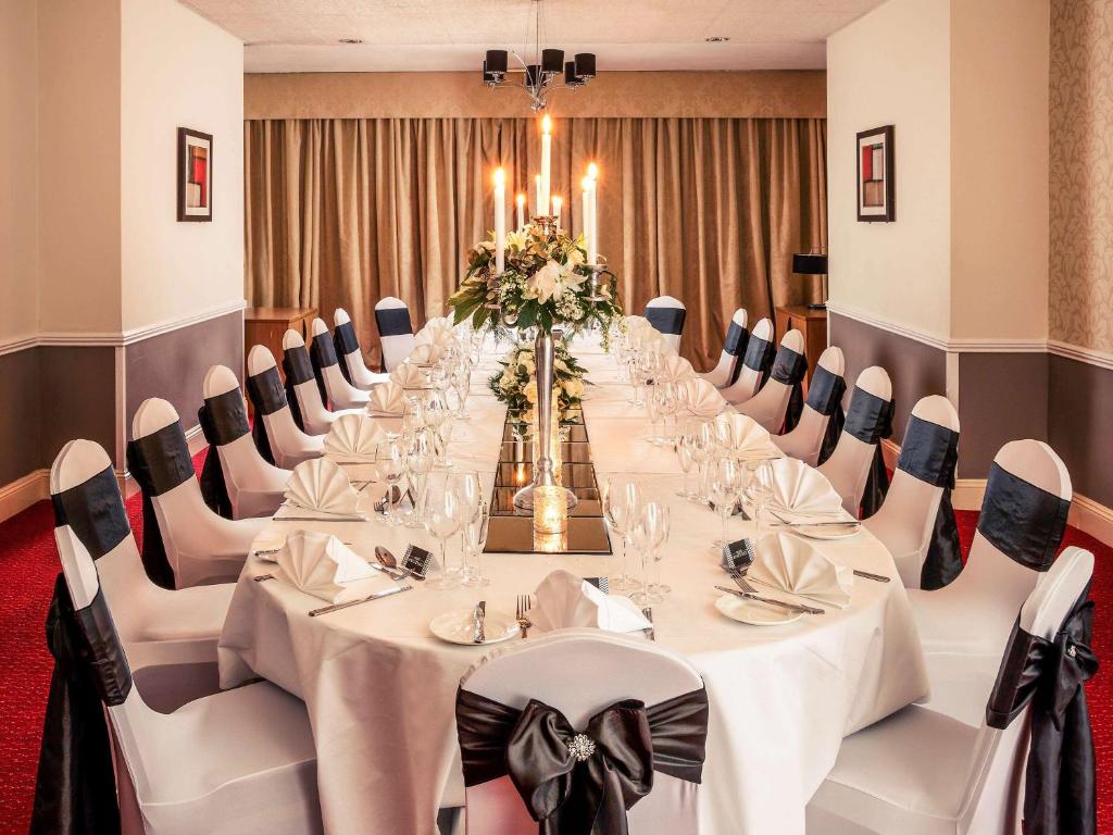 Posezení v ubytování Mercure Maidstone Great Danes Hotel