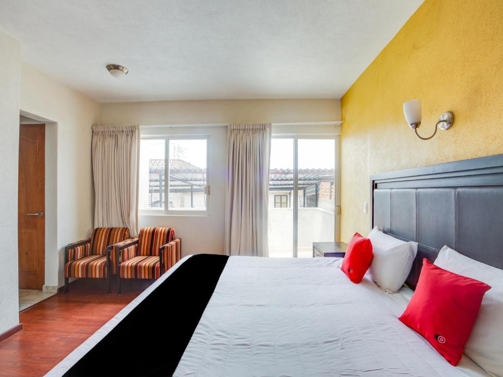 Postel nebo postele na pokoji v ubytování Hotel Patzcuaro