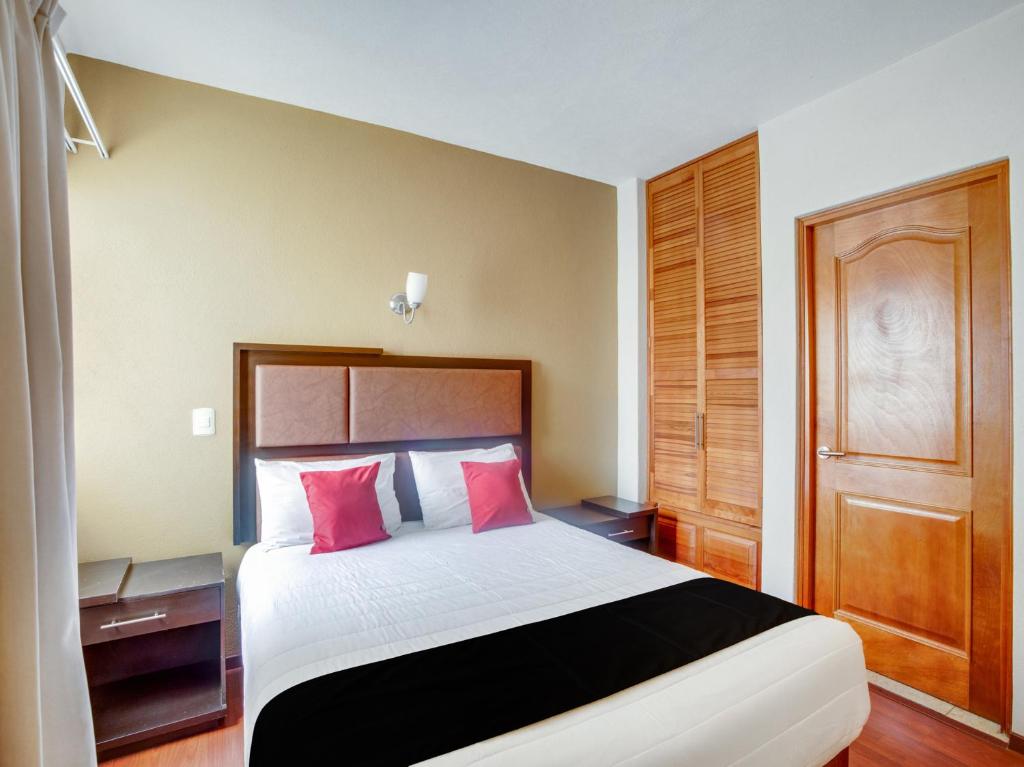 Postel nebo postele na pokoji v ubytování Hotel Patzcuaro