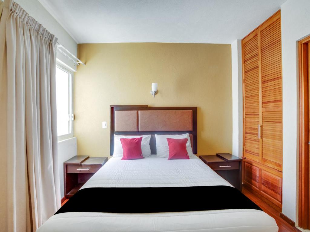 Postel nebo postele na pokoji v ubytování Hotel Patzcuaro