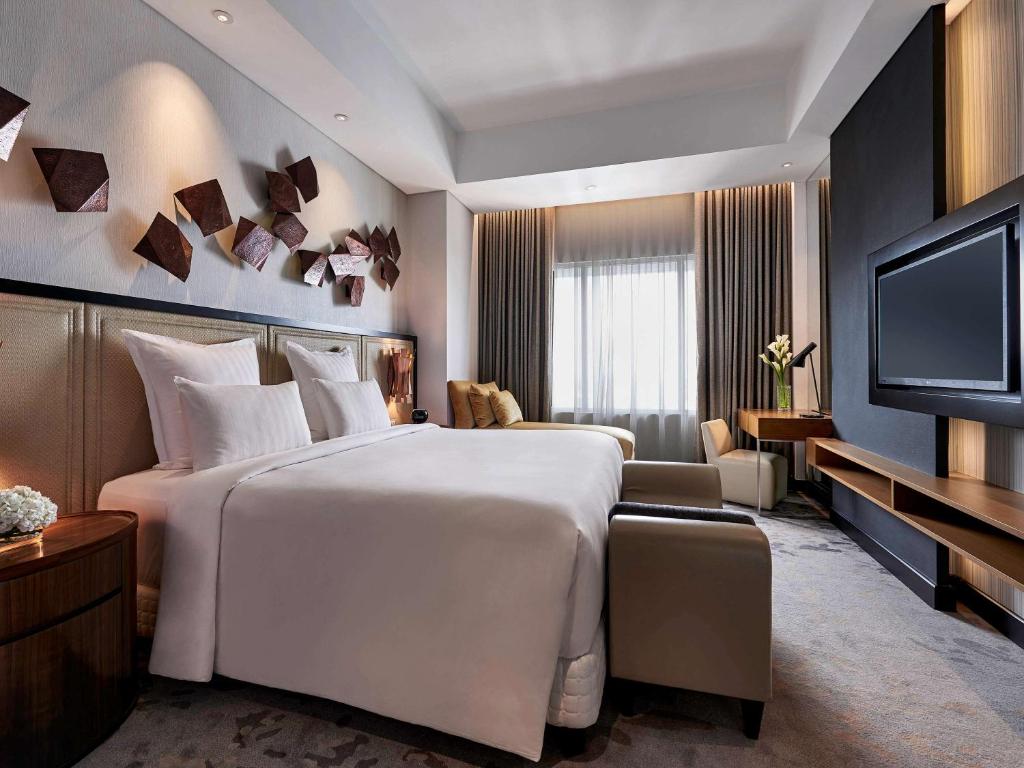 TV a/nebo společenská místnost v ubytování Pullman Jakarta Indonesia